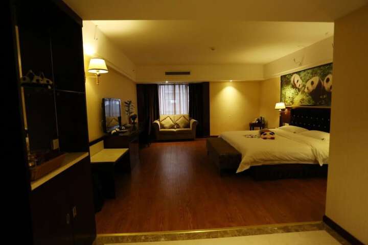 Room 8 of 11
