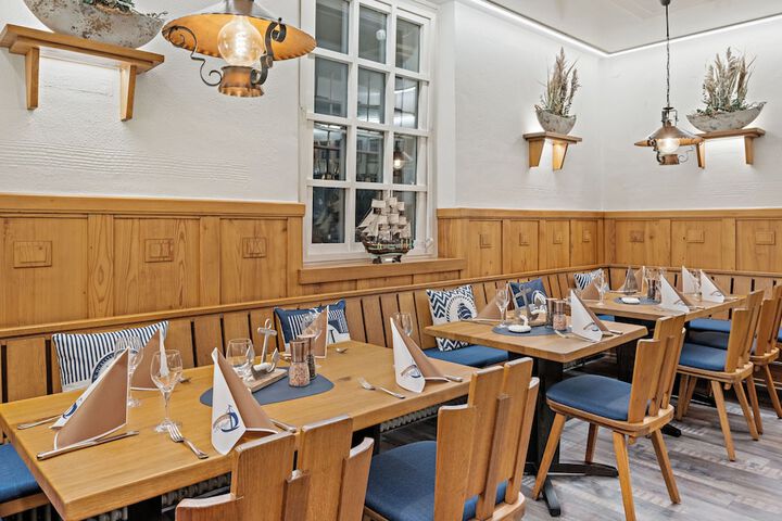 Dining 48 of 77