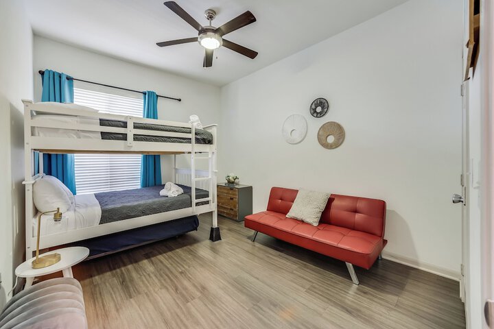 Room 2 of 137