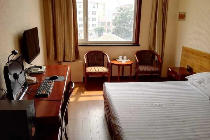 Room 3 of 8