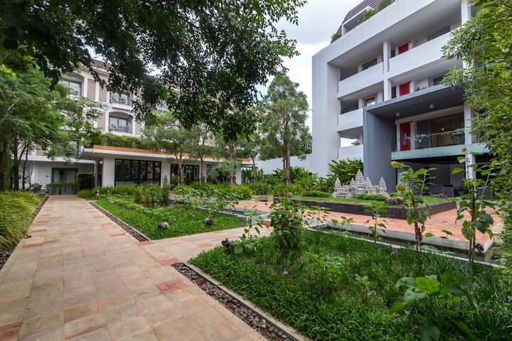 Hotel Exterior 164 of 165
