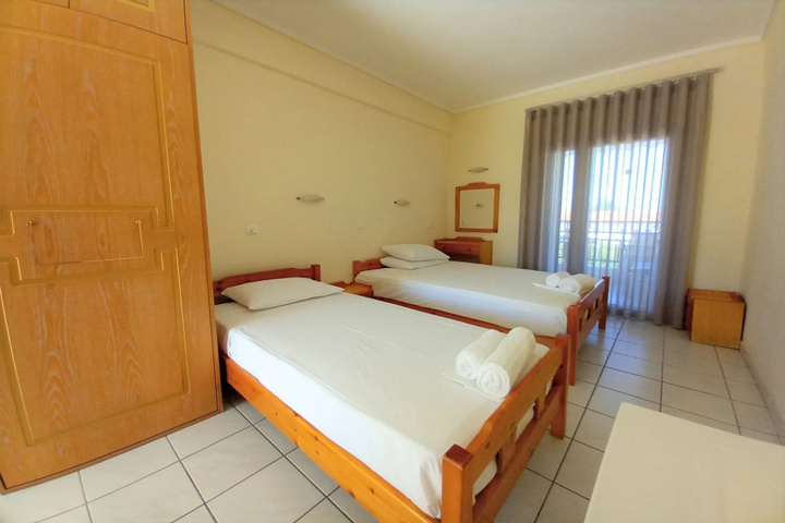 Room 4 of 14