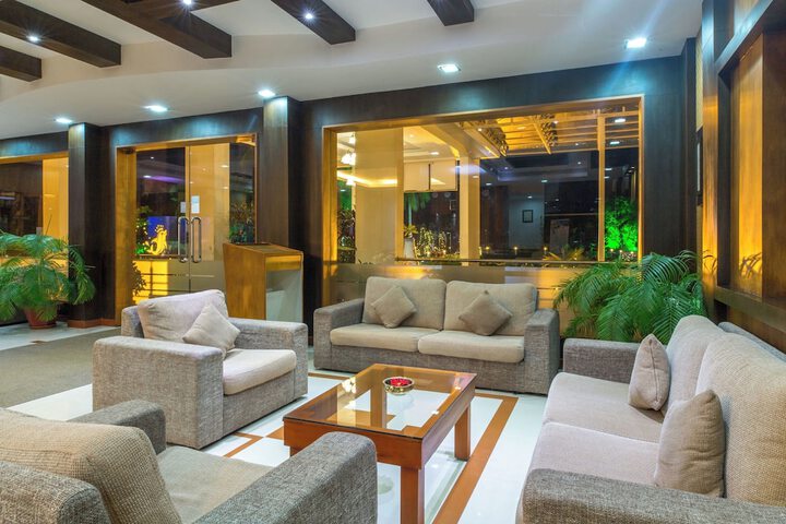 Entrance & Lobby