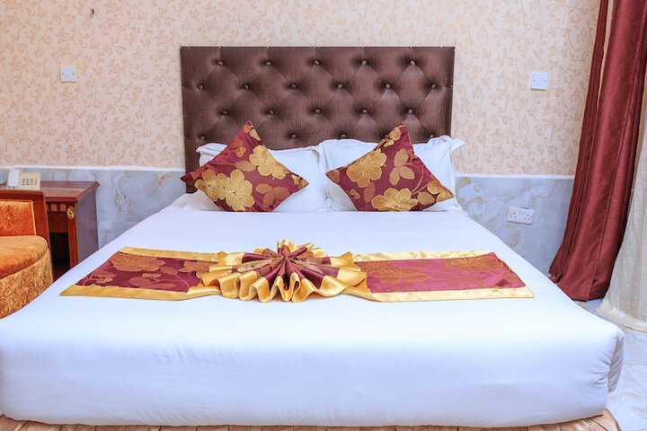 Room 35 of 66