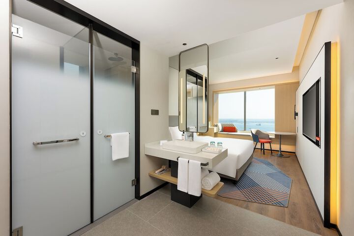 Room 8 of 41