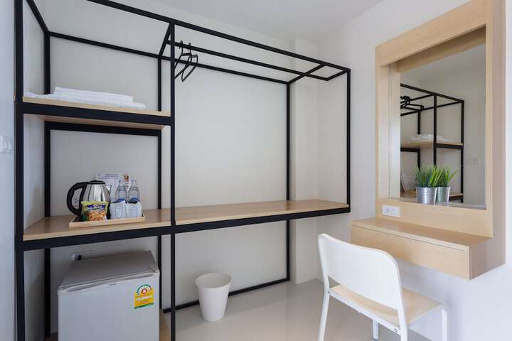 Room 13 of 40