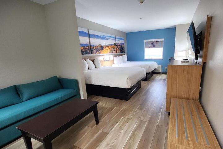 1 King Bed Studio Suite (3 of 6)