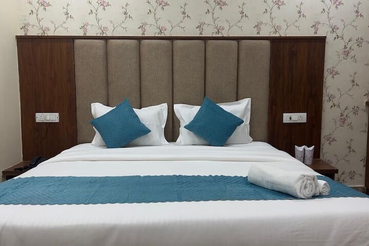Room 7 of 25