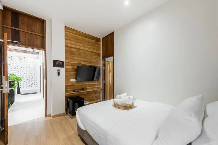 Room 8 of 40