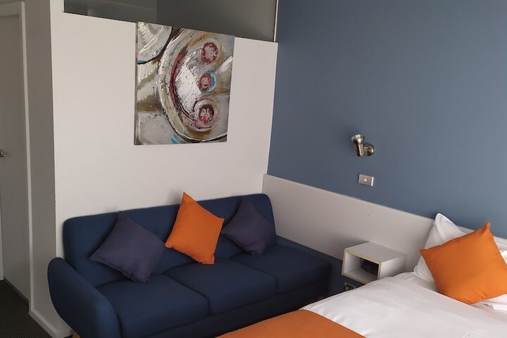 Room 27 of 84