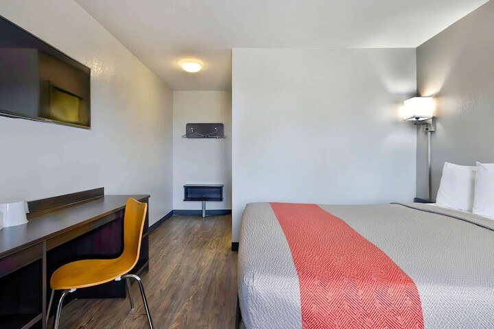 Room 2 of 24