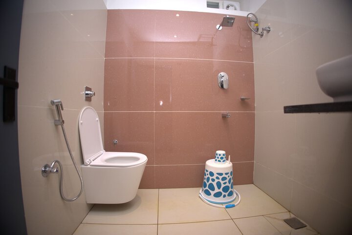 Room 33 of 48