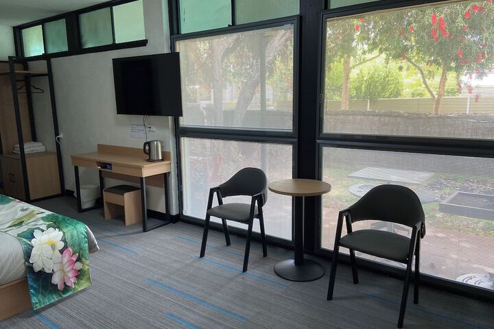 Room 11 of 28