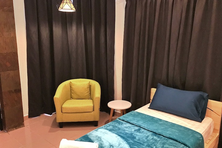 Room 18 of 38