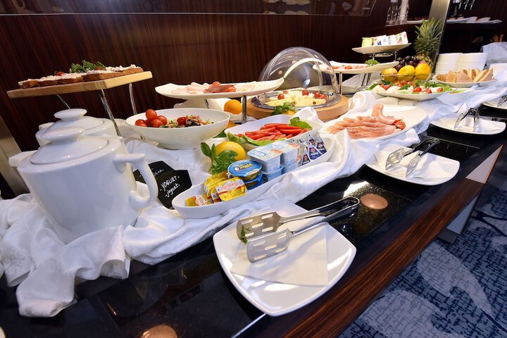 Dining 45 of 61