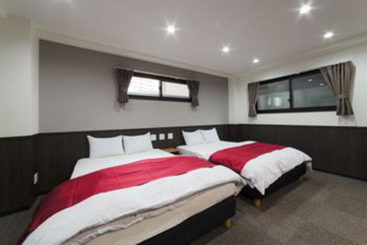 Room 10 of 29