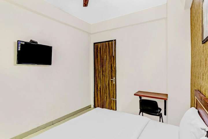 Room 2 of 9