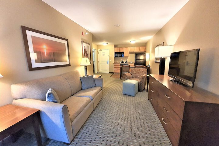Standard Queen Bed Accessible (17 of 25)