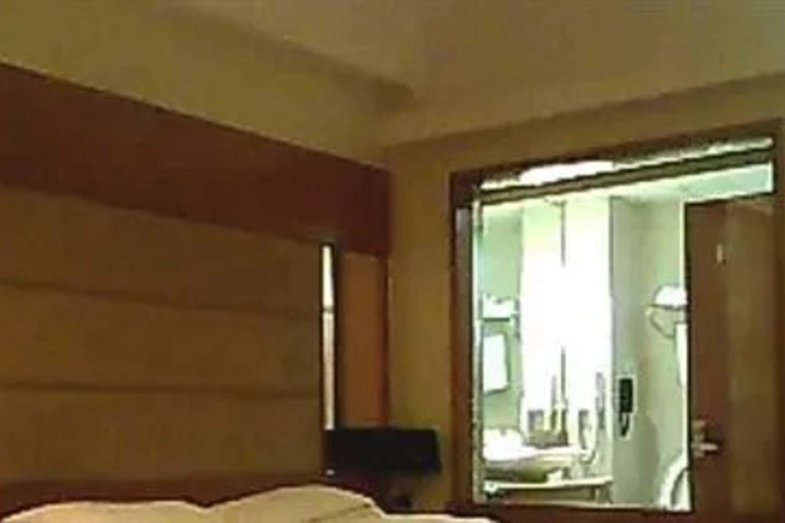 Room 5 of 20
