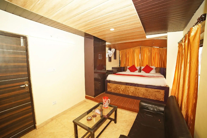 Room 3 of 7