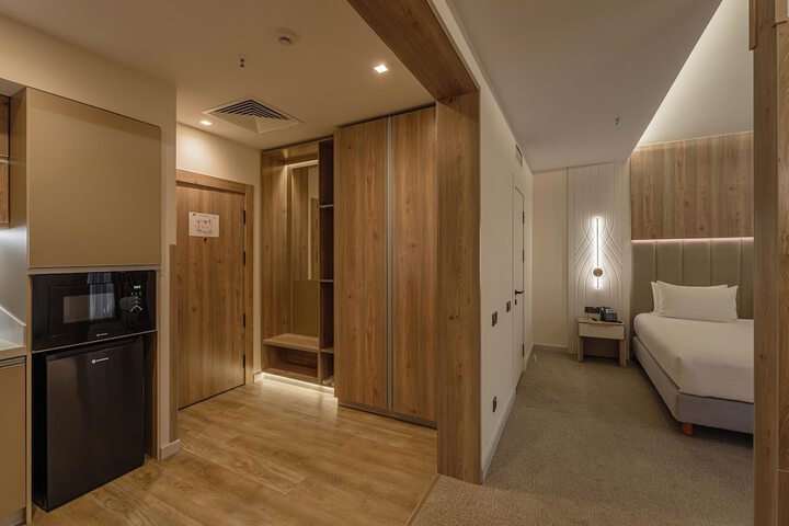 Room 9 of 43