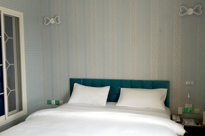 Room 12 of 35