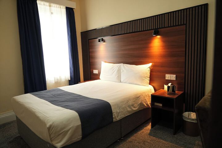 Room 122 of 208