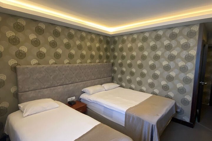 Room 12 of 35
