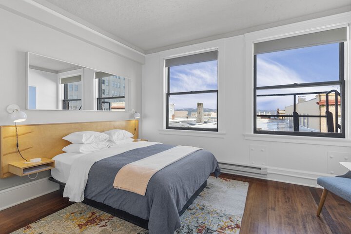 Room 30 of 172