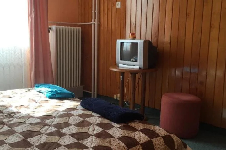 Room 2 of 21