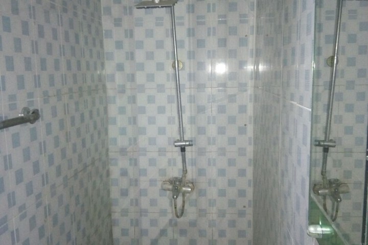 Room 12 of 16