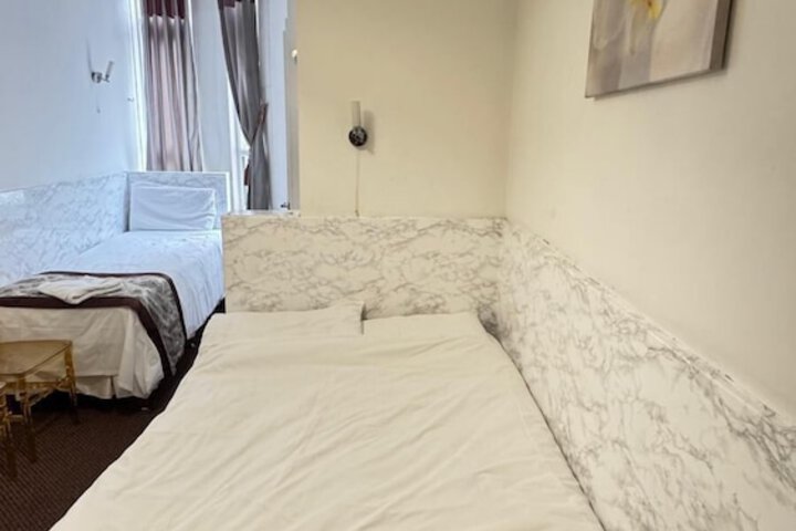 Room 64 of 118