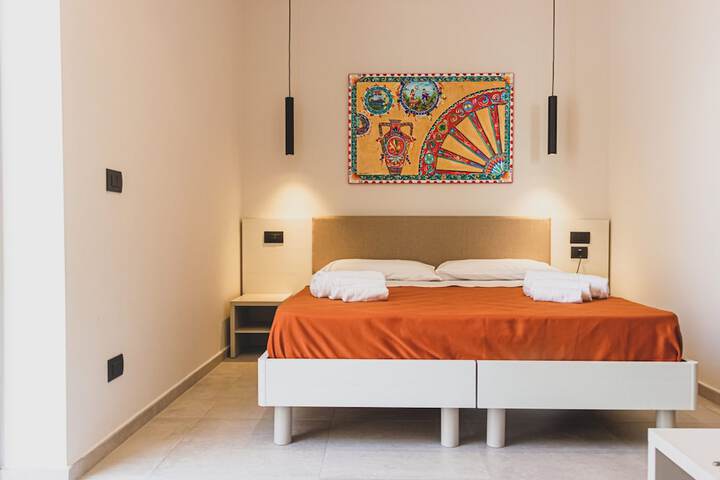 Room 10 of 28
