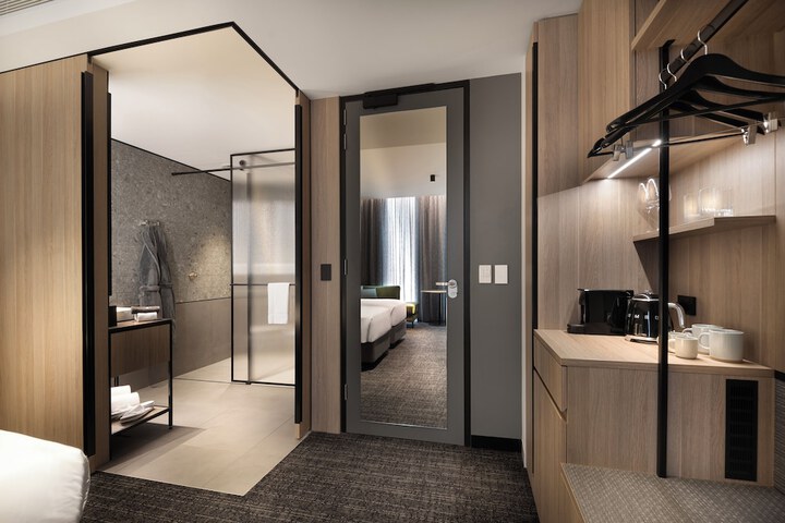 Room 100 of 130