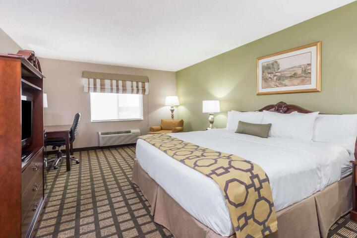 1 King Bed (12 of 12)
