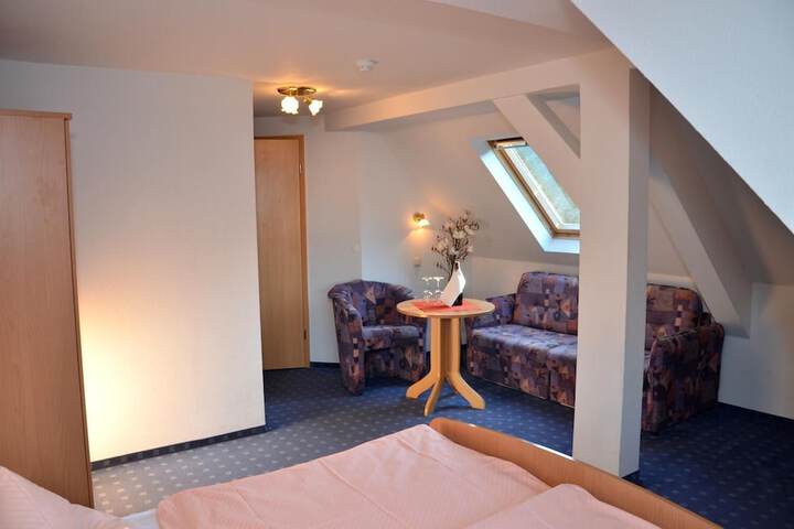 Room 7 of 33