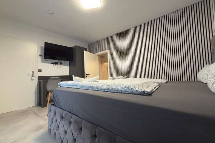 Room 3 of 10