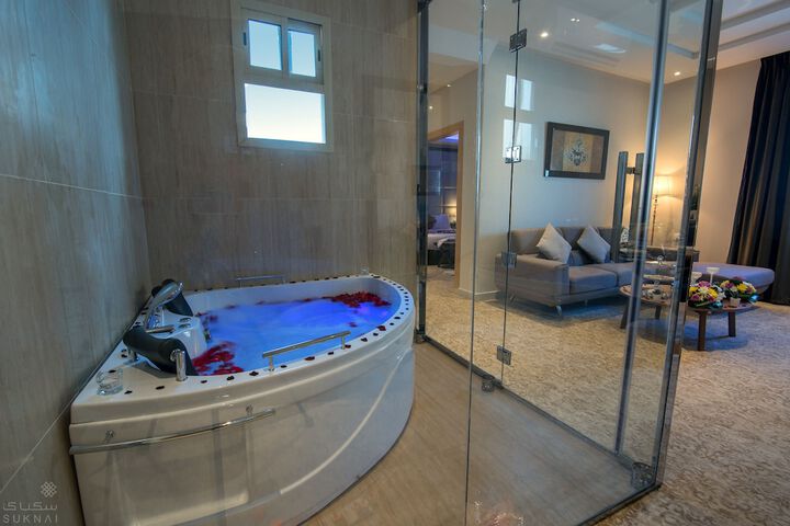 Room 15 of 19