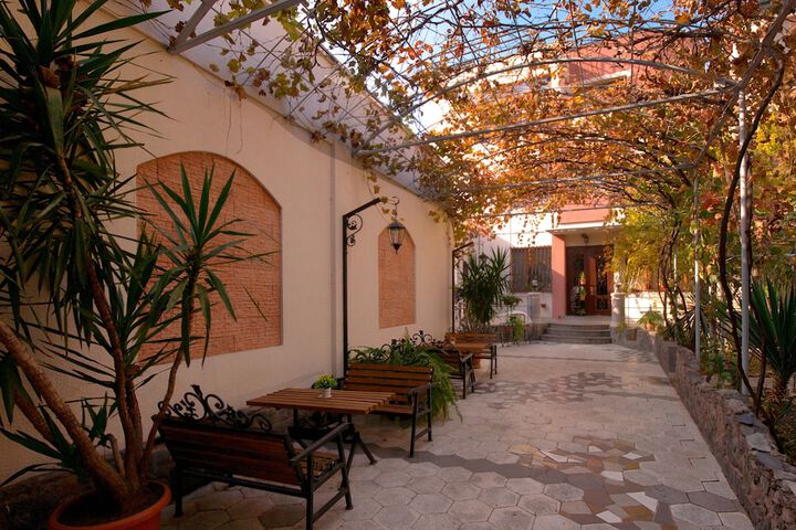 Hotel Exterior 38 of 46
