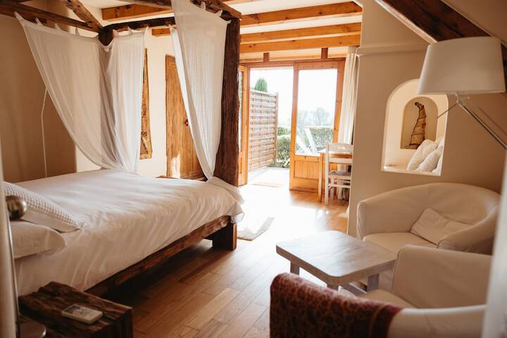 Room 11 of 32