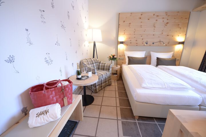 Room 14 of 65