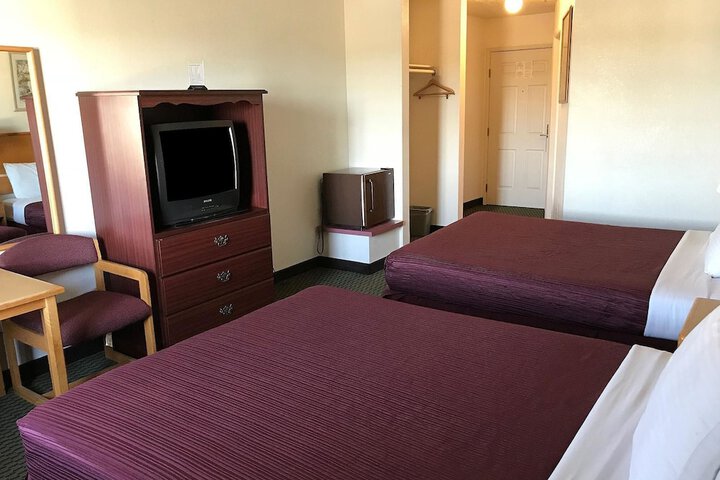 2 Queen Beds (5 of 5)