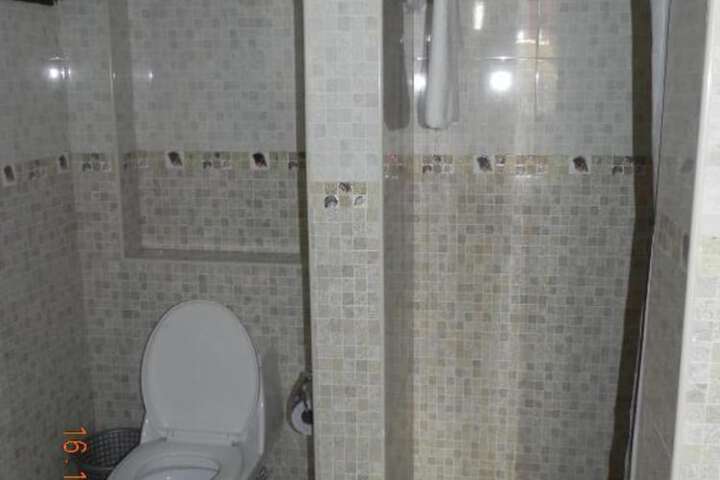 Room 13 of 35