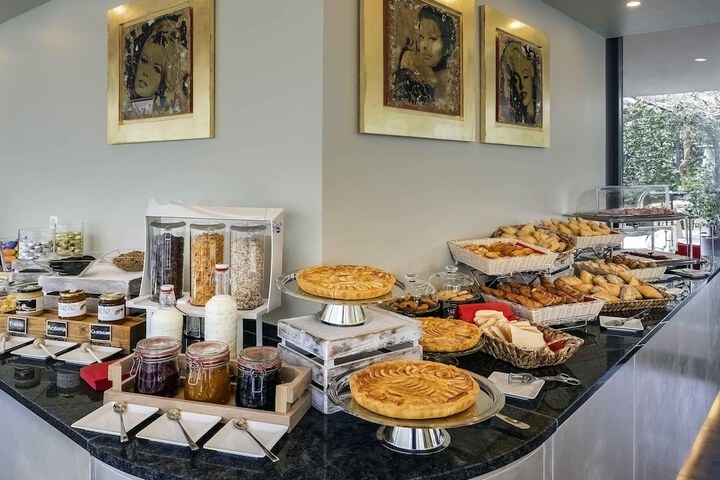 Breakfast/Coffee Service 89 of 106