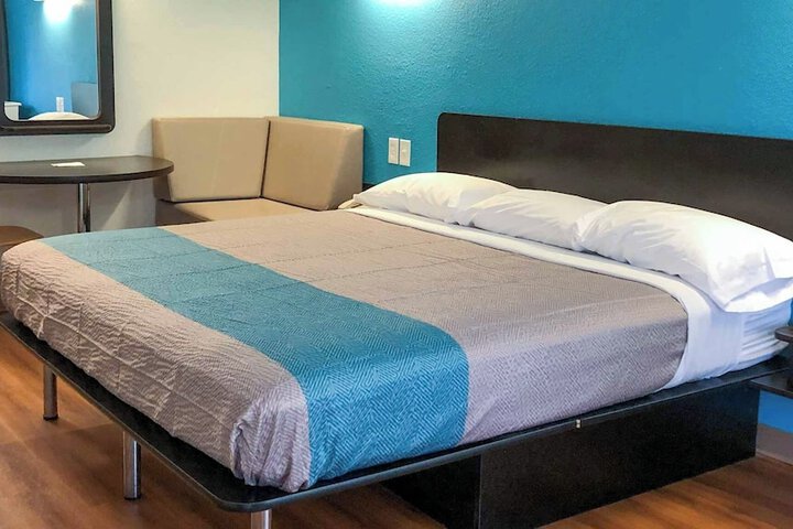 Room 15 of 29