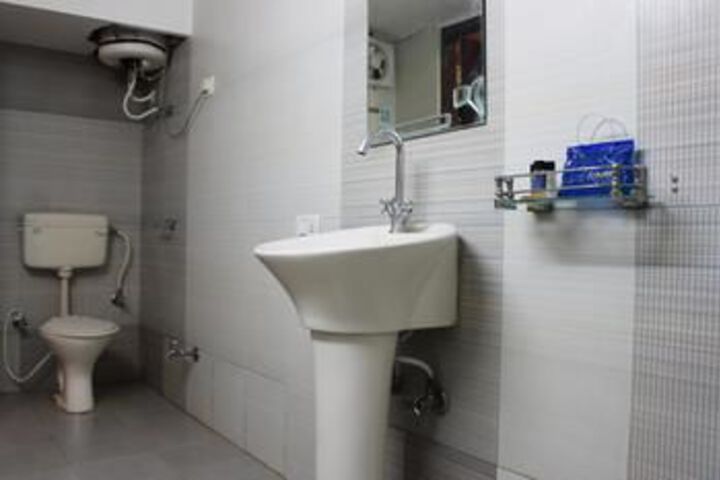 Room 4 of 22