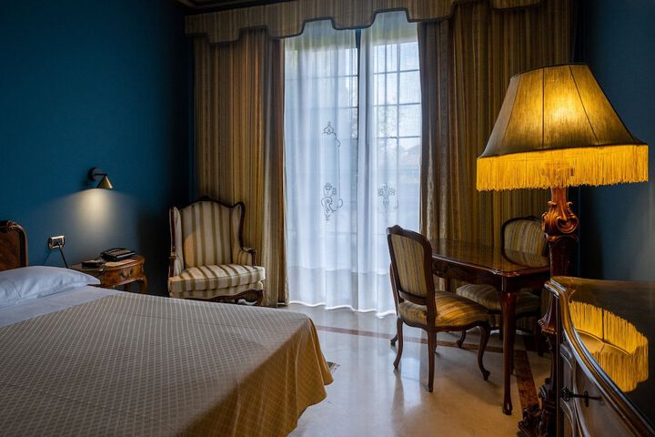 Room 2 of 41