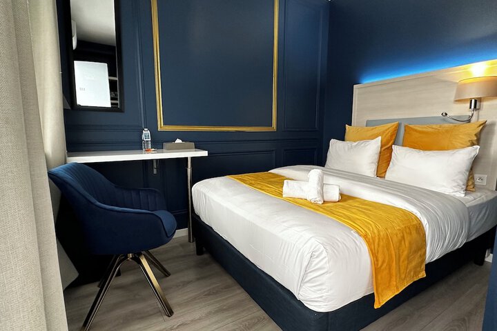 Room 9 of 38