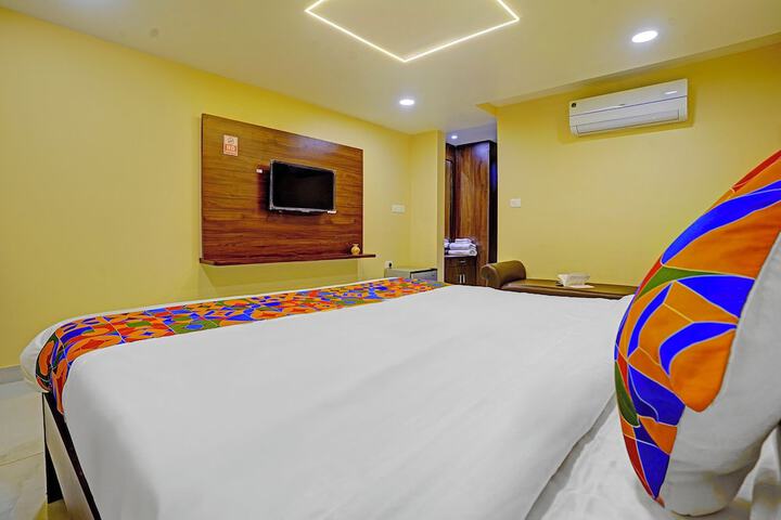 Room 13 of 30