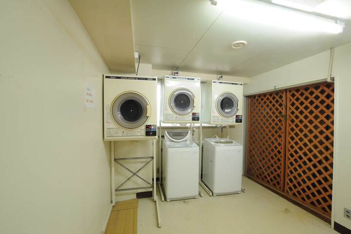 Room 17 of 31